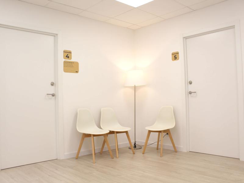 Salas de espera de las consultas de otorrinolaringología del ICiC en el Complejo Hospitalario de la Clínica Mis Tres Torres de Barcelona